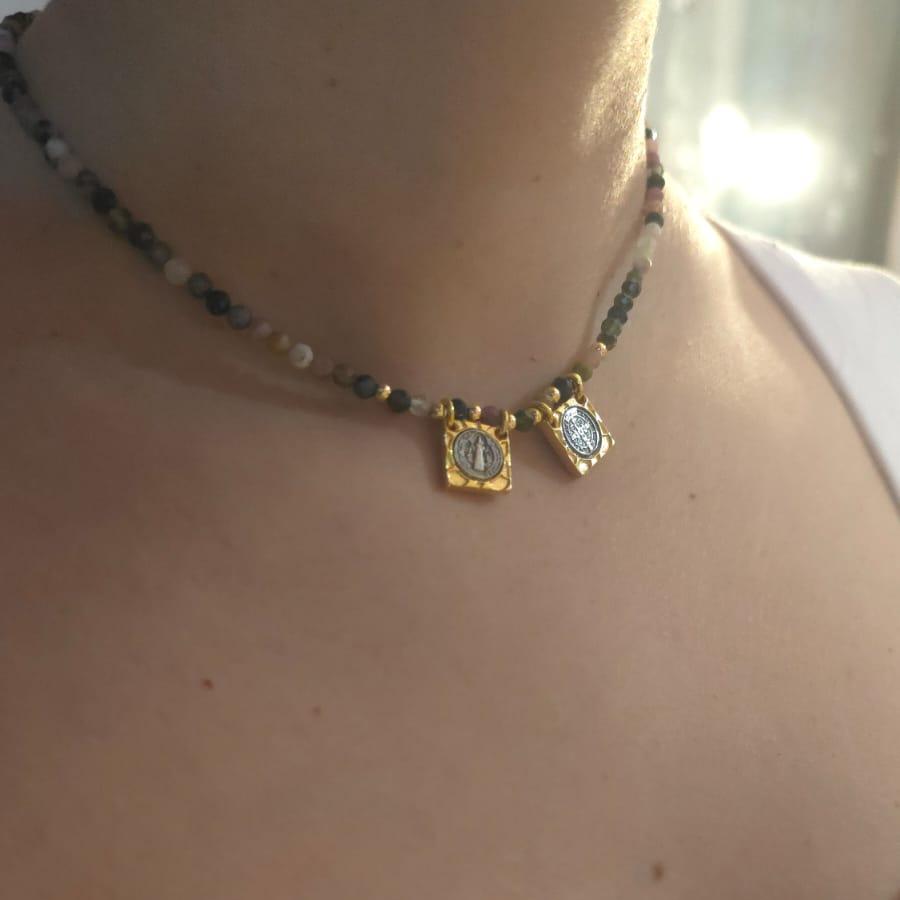 Collar de piedras naturales